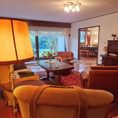 Vintage Charm With Comfort Semesterbostad