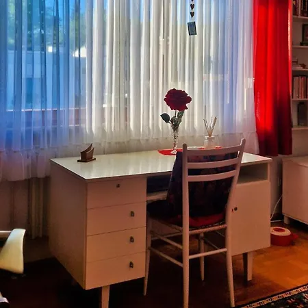 Vintage Charm With Comfort *